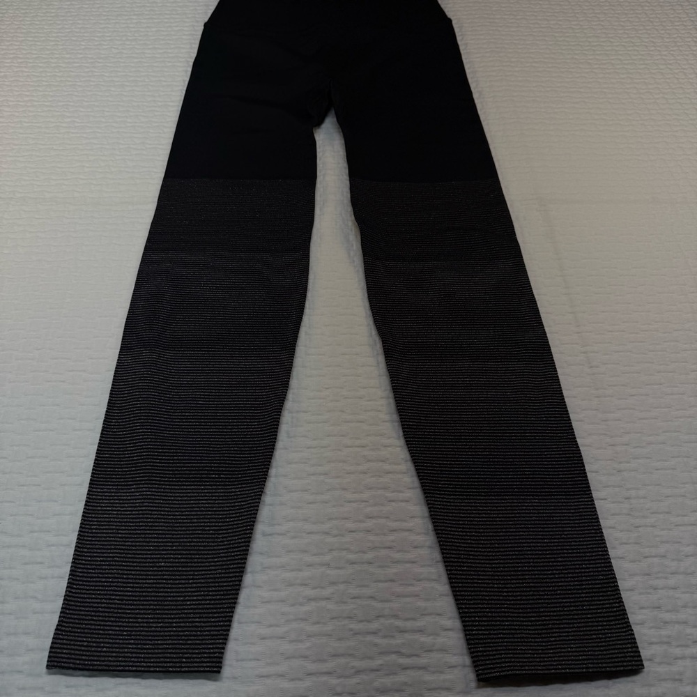 Lululemon Women’s Leggings Black/Gold Size Xs - Picture 2 of 9